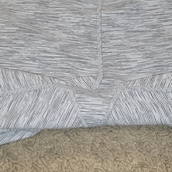 LULULEMON TRAIN TIMES CROP 17" WEE ARE FROM SPACE, ICE GREY ALPINE WHITE SIZE 10 - Picture 10 of 16
